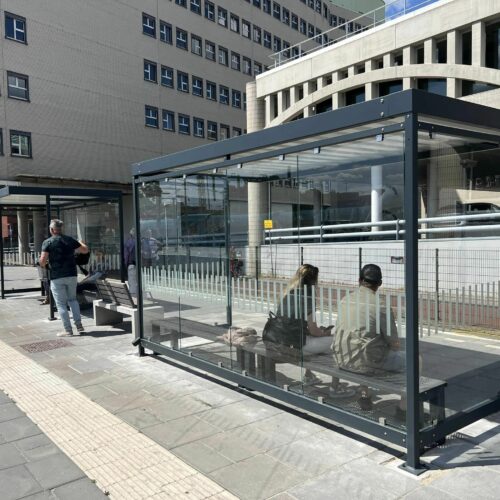 Bushokje Palermo 22 Wachtruimtes Palermo op Hoofdstation Groningen met zitbanken. Alles ral 7016 antraciet gecoat.